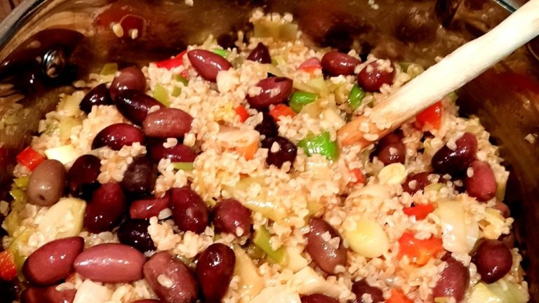 Pilaf de bulgur cu praz și măsline: rețetă vegetariană