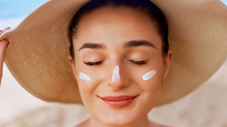Crema de protectie solara. Numai 1 din 4 ne protejeaza eficient
