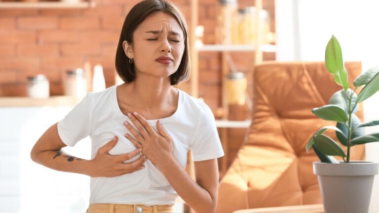 Durere de sâni care apare ciclic: poate fi cancer mamar?