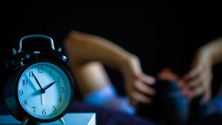 Insomnia: reguli simple ca să dormi bine