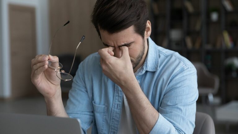 Sindromul computer vision sau oboseala oculară digitală