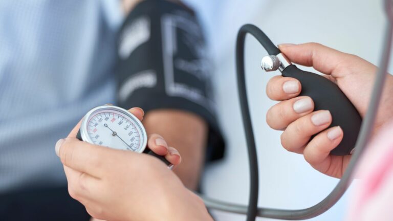 Hipertensiune arterială. Cum te afectează dacă nu o tratezi?