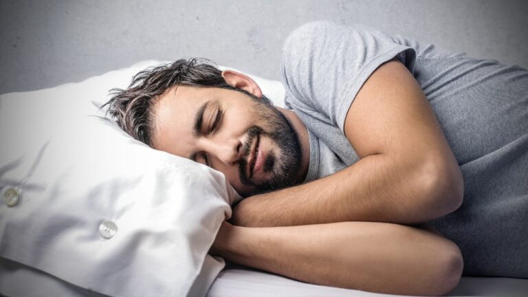 Etapele unui somn bun și sfaturi practice ca să nu le ratezi