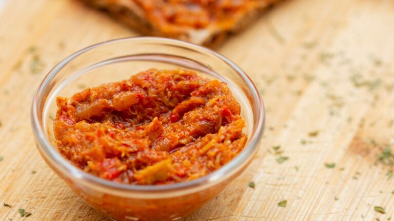 Zacusca: ce valoare nutritivă mai au legumele după fierbere?