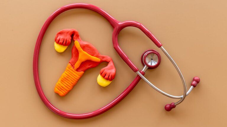 Cancer ovarian: semne care te trimit la doctor