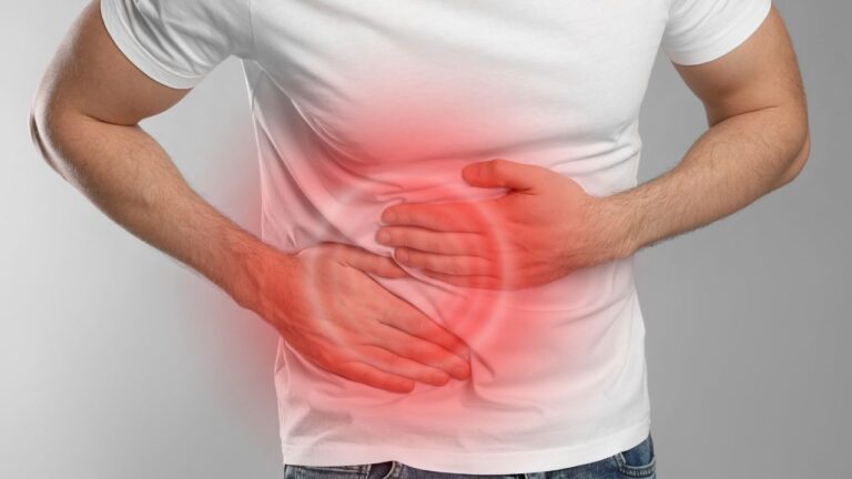 Durere în dreapta abdomenului, sub coaste: cauze posibile
