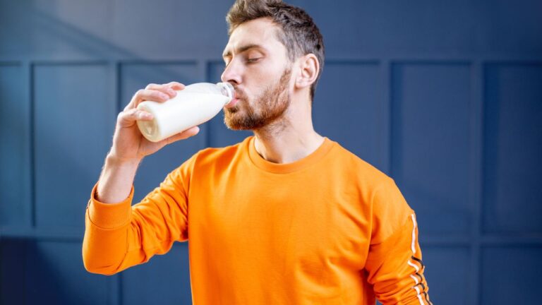Un pahar cu lapte zilnic reduce riscul cancerului de colon